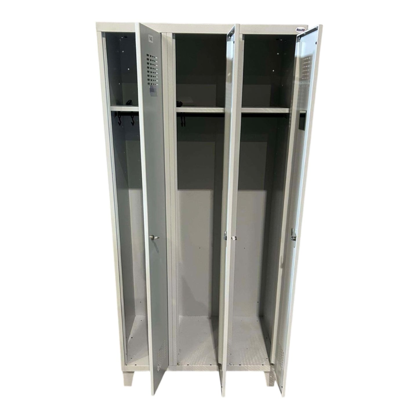 Trijų vietų metalinė persirengimo spintelė, 1,94 × 0,9 × 0,5 m, 3 sekcijos